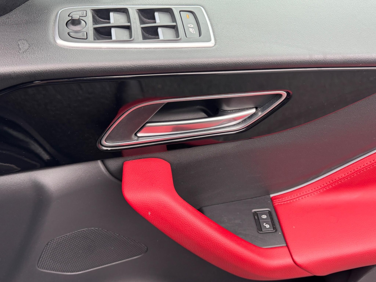 Used Jaguar F-Pace 2017 for sale - 77909342: Photo 24