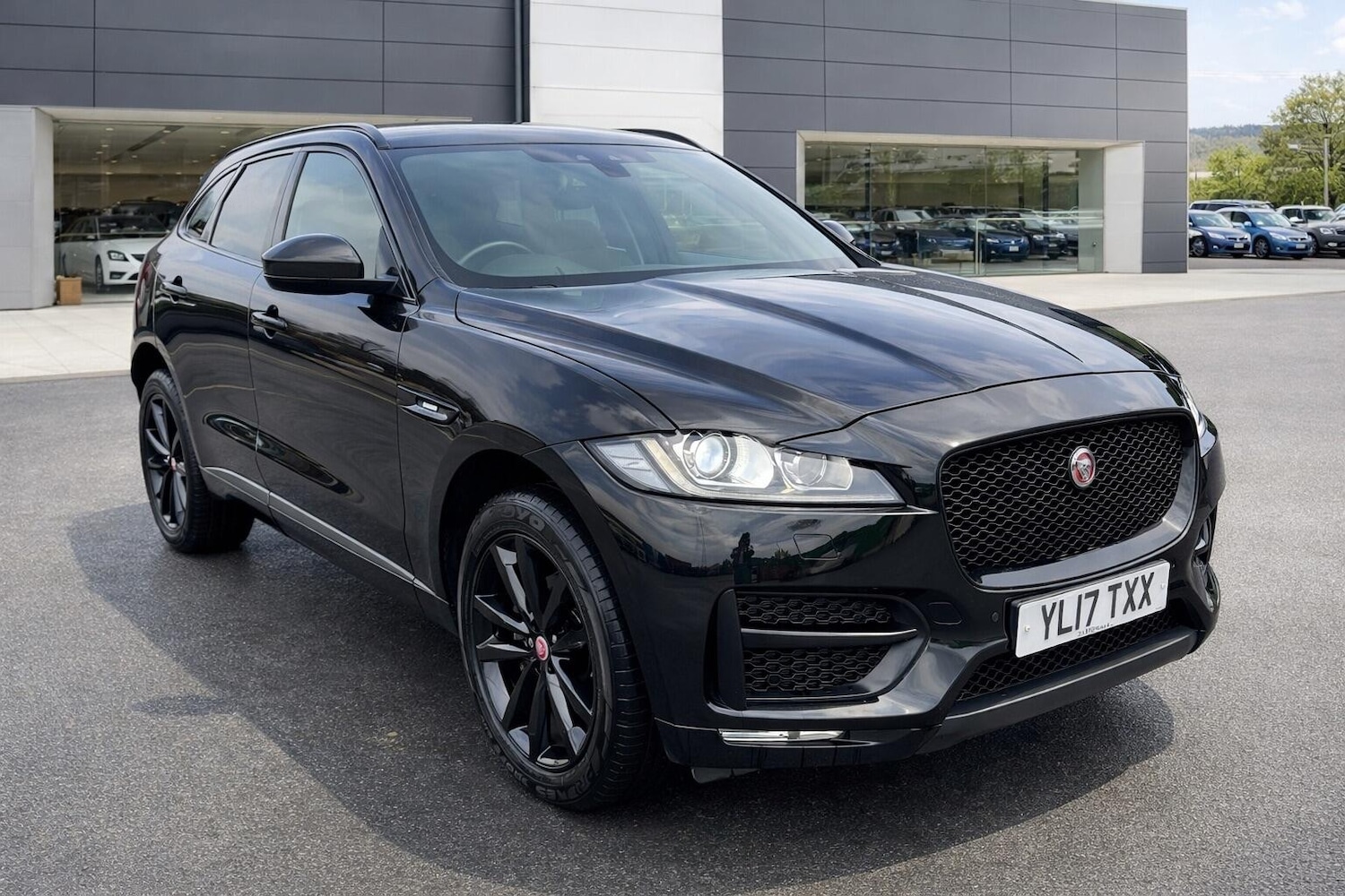 Used Jaguar F-Pace 2017 for sale - 77909342: Photo 3
