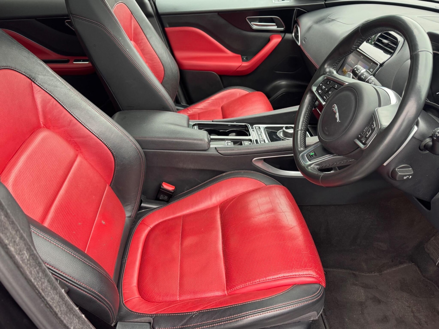 Used Jaguar F-Pace 2017 for sale - 77909342: Photo 8