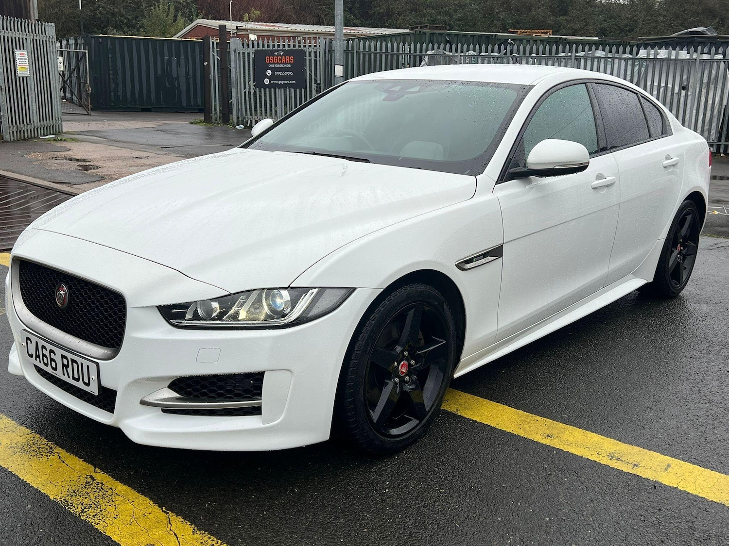 Used Jaguar XE 2017 for sale - 76666907: Photo 1