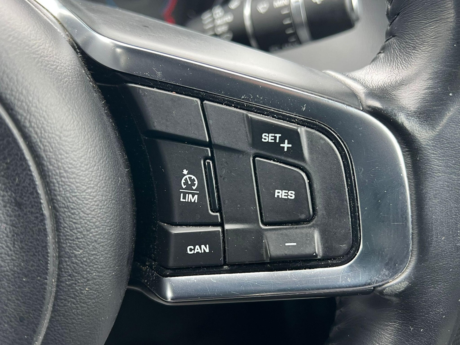 Used Jaguar XE 2017 for sale - 76666907: Photo 21