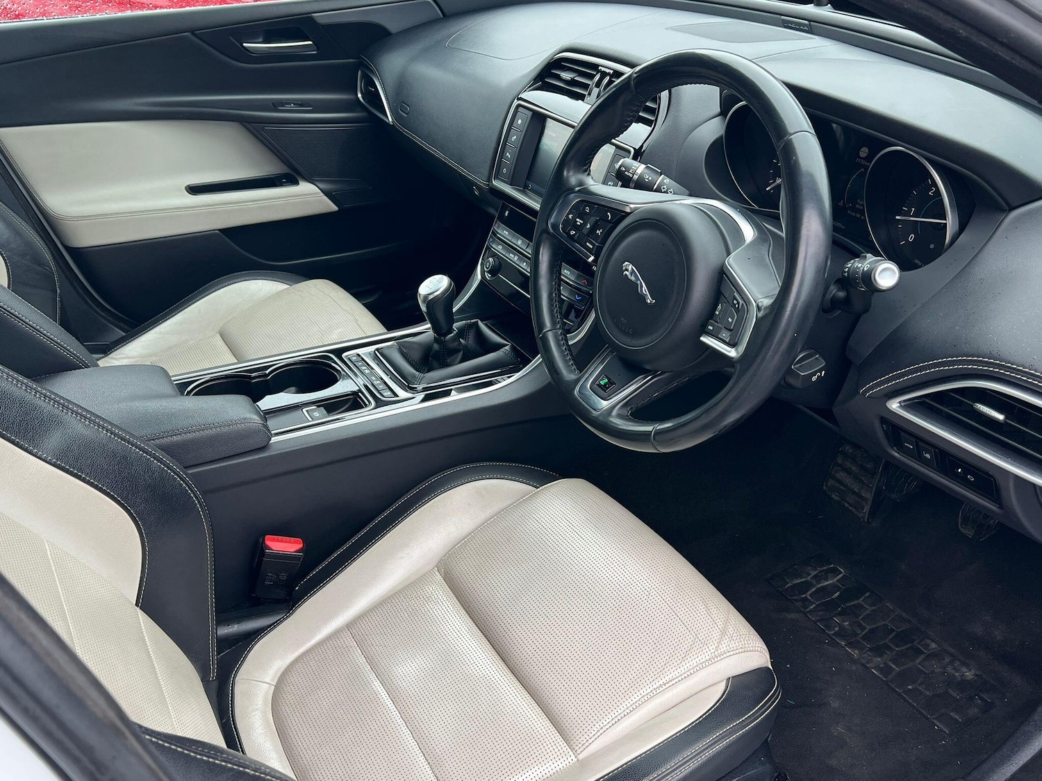 Used Jaguar XE 2017 for sale - 76666907: Photo 9