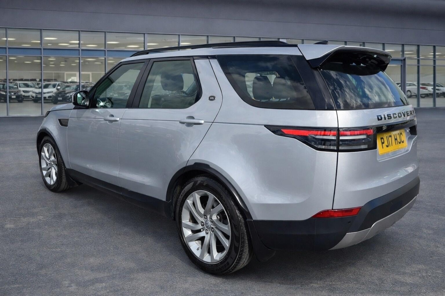 Used Land Rover Discovery 2017 for sale - 77612425: Photo 4