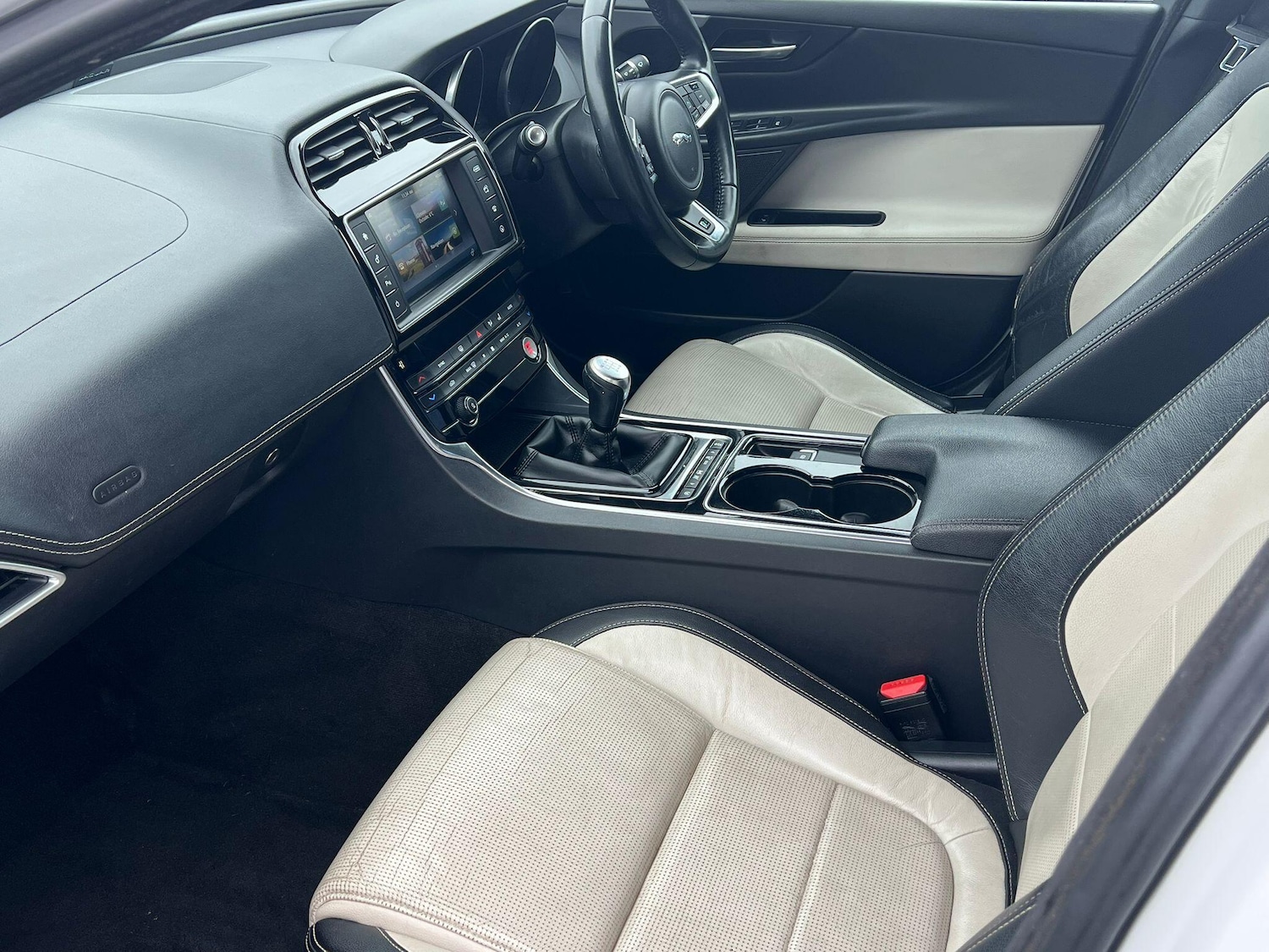 Used Jaguar XE 2017 for sale - 77066958: Photo 12