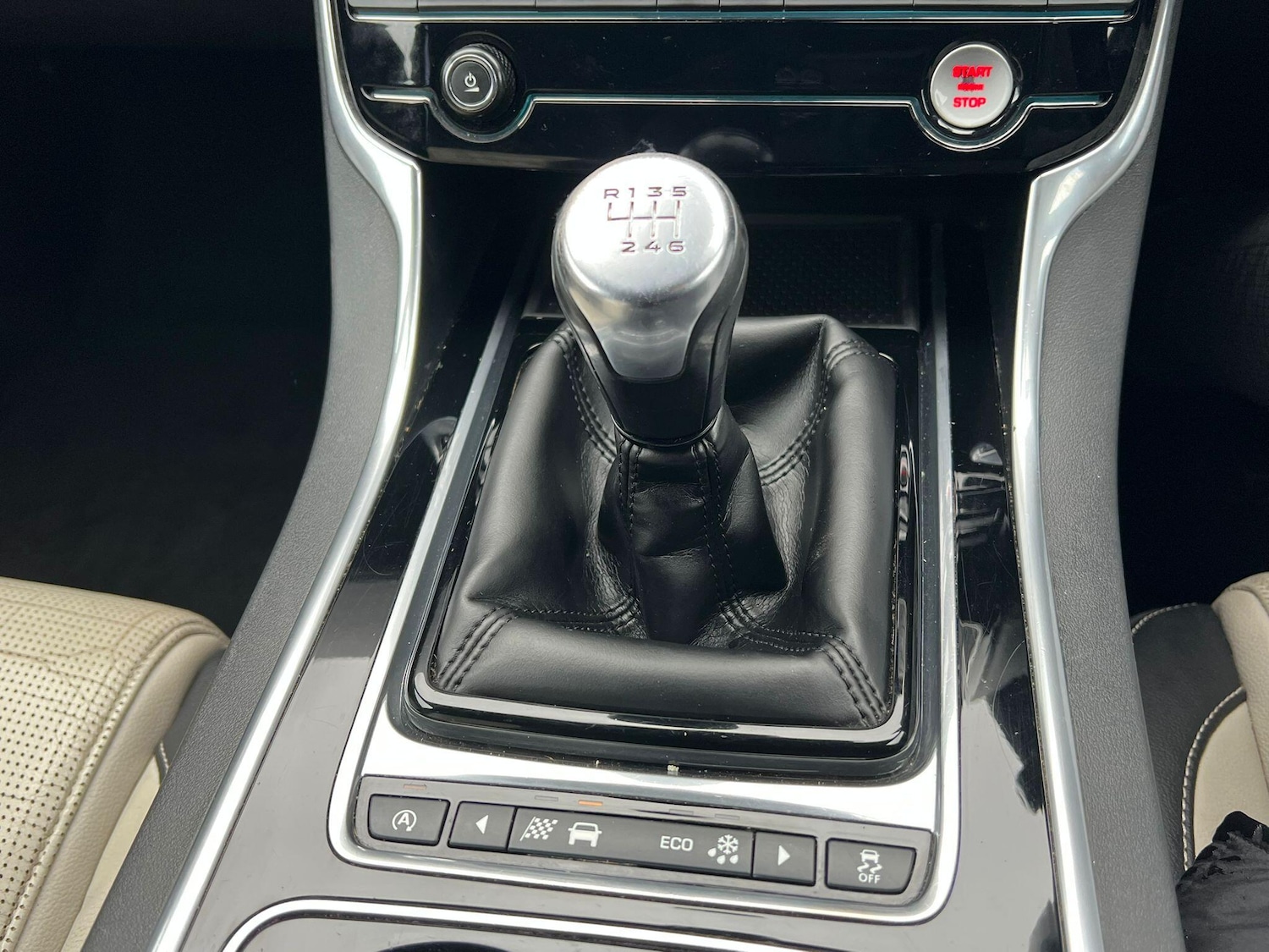 Used Jaguar XE 2017 for sale - 77066958: Photo 15