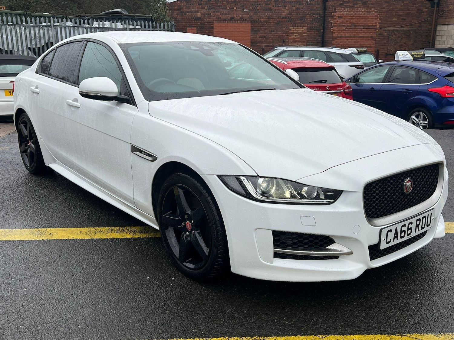 Used Jaguar XE 2017 for sale - 77066958: Photo 3