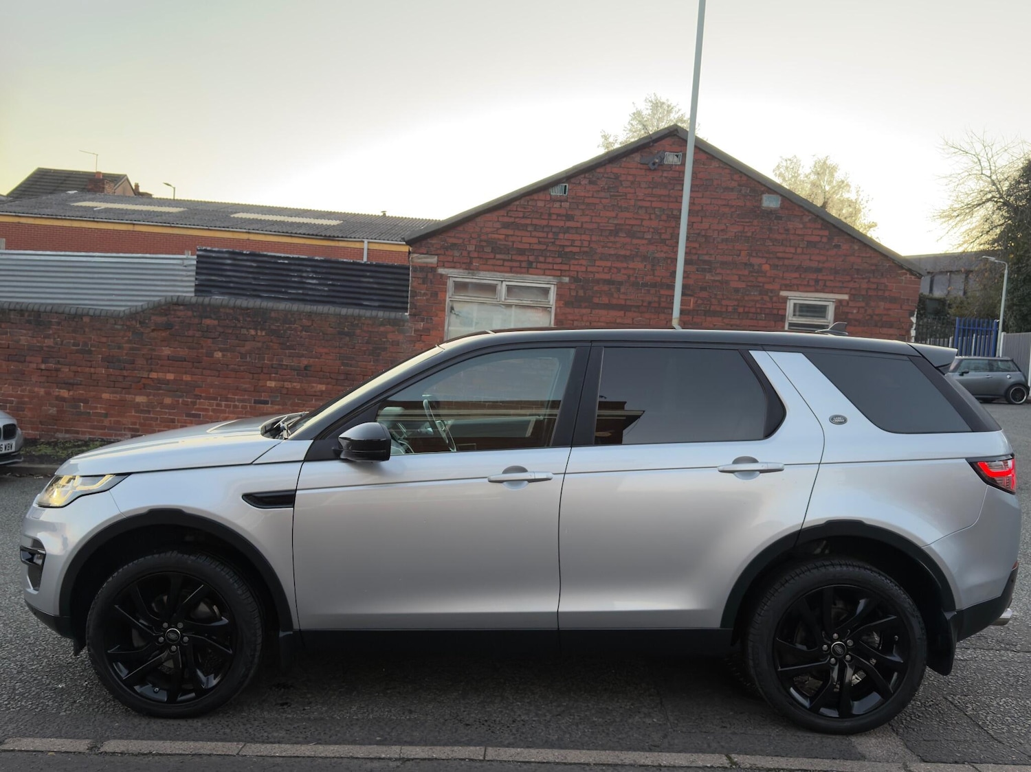 Used Land Rover Discovery Sport 2016 for sale - 76645195: Photo 2