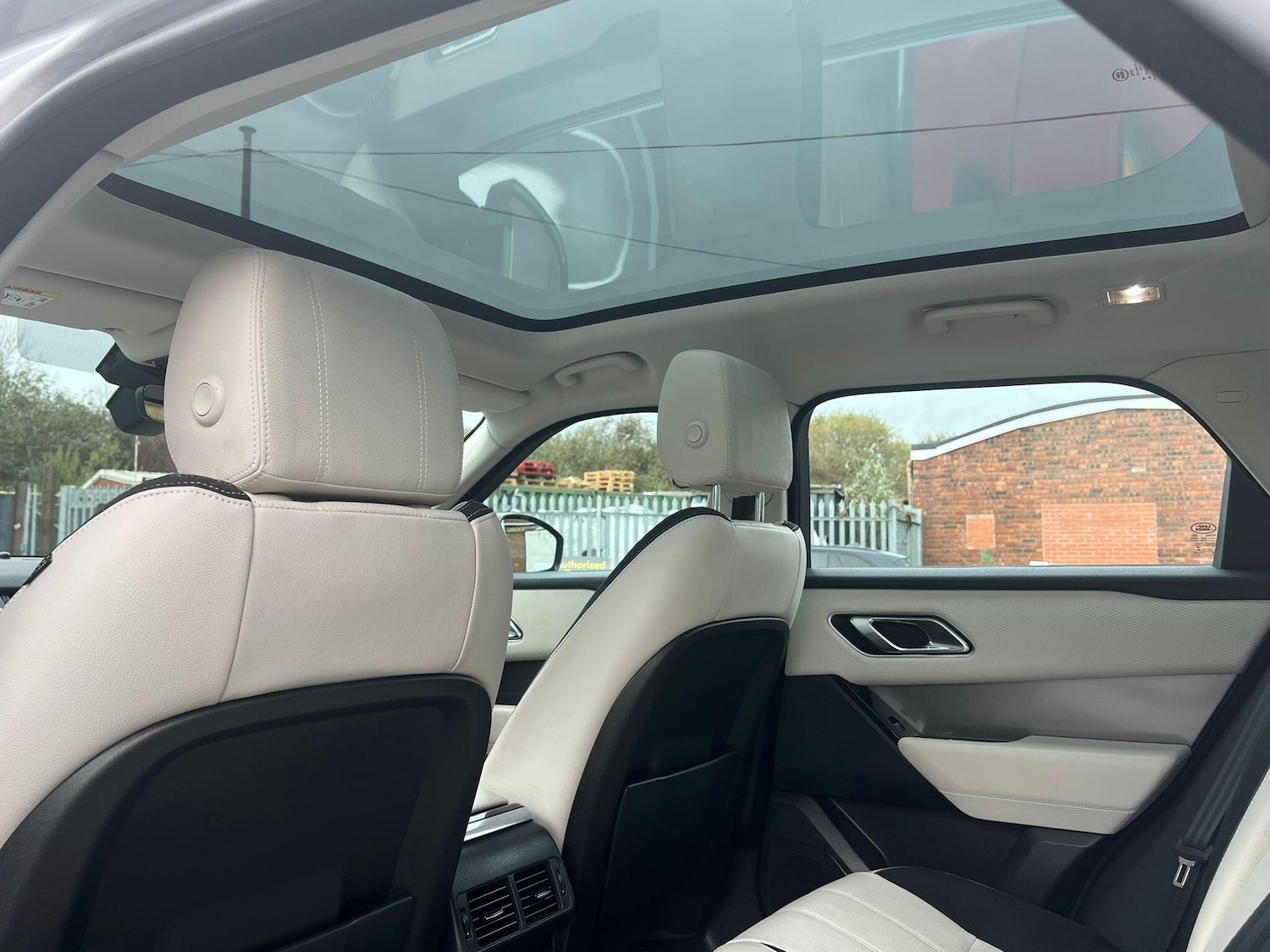 Used Land Rover Range Rover Velar 2017 for sale - 76714756: Photo 13