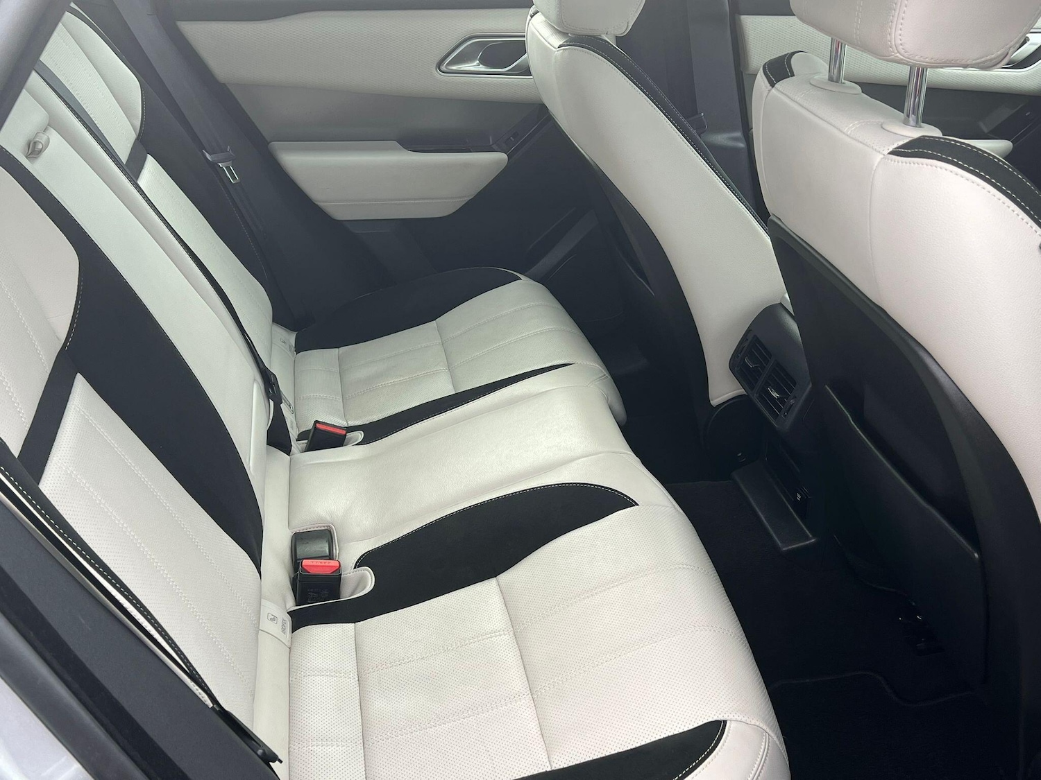 Used Land Rover Range Rover Velar 2017 for sale - 76714756: Photo 16