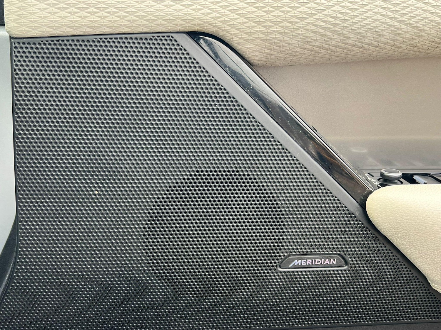 Used Land Rover Range Rover Velar 2017 for sale - 76714756: Photo 31