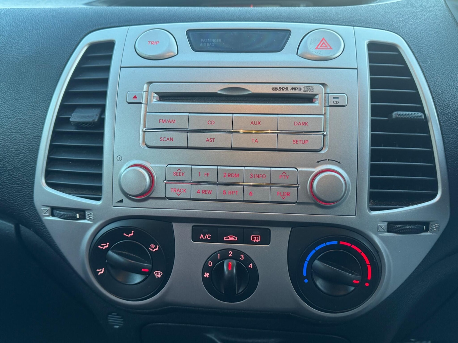 Used Hyundai i20 2010 for sale - 77358506: Photo 12