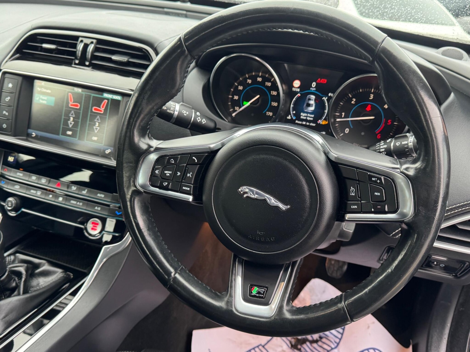 Used Jaguar XE 2016 for sale - 76824785: Photo 10