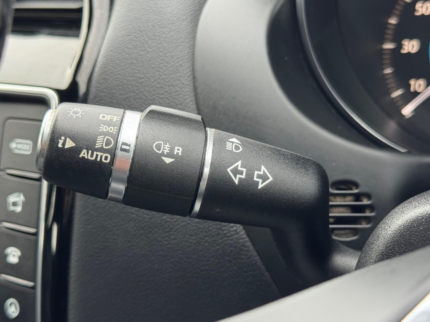 Used Jaguar XE 2016 for sale - 76824785: Photo 22