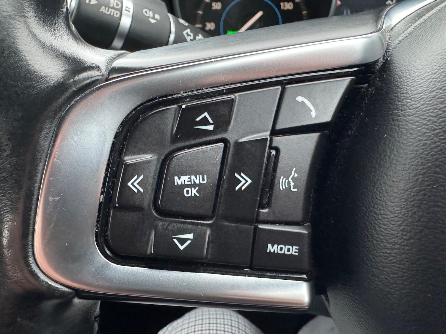 Used Jaguar XE 2016 for sale - 76824785: Photo 25