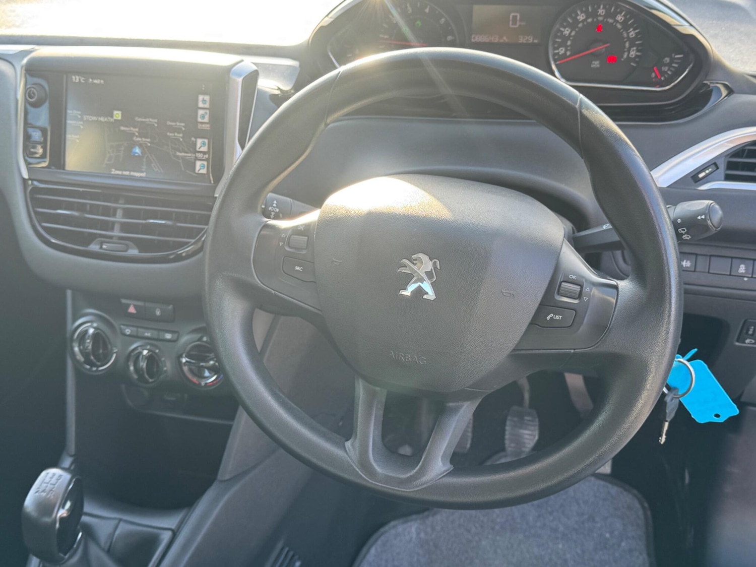 Used Peugeot 208 2014 for sale - 77351383: Photo 10