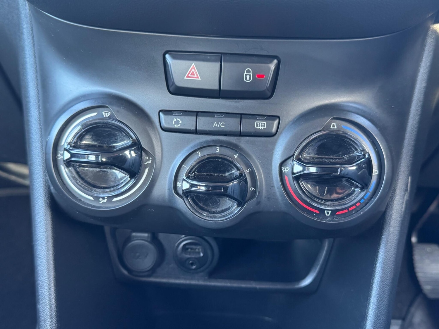 Used Peugeot 208 2014 for sale - 77351383: Photo 14