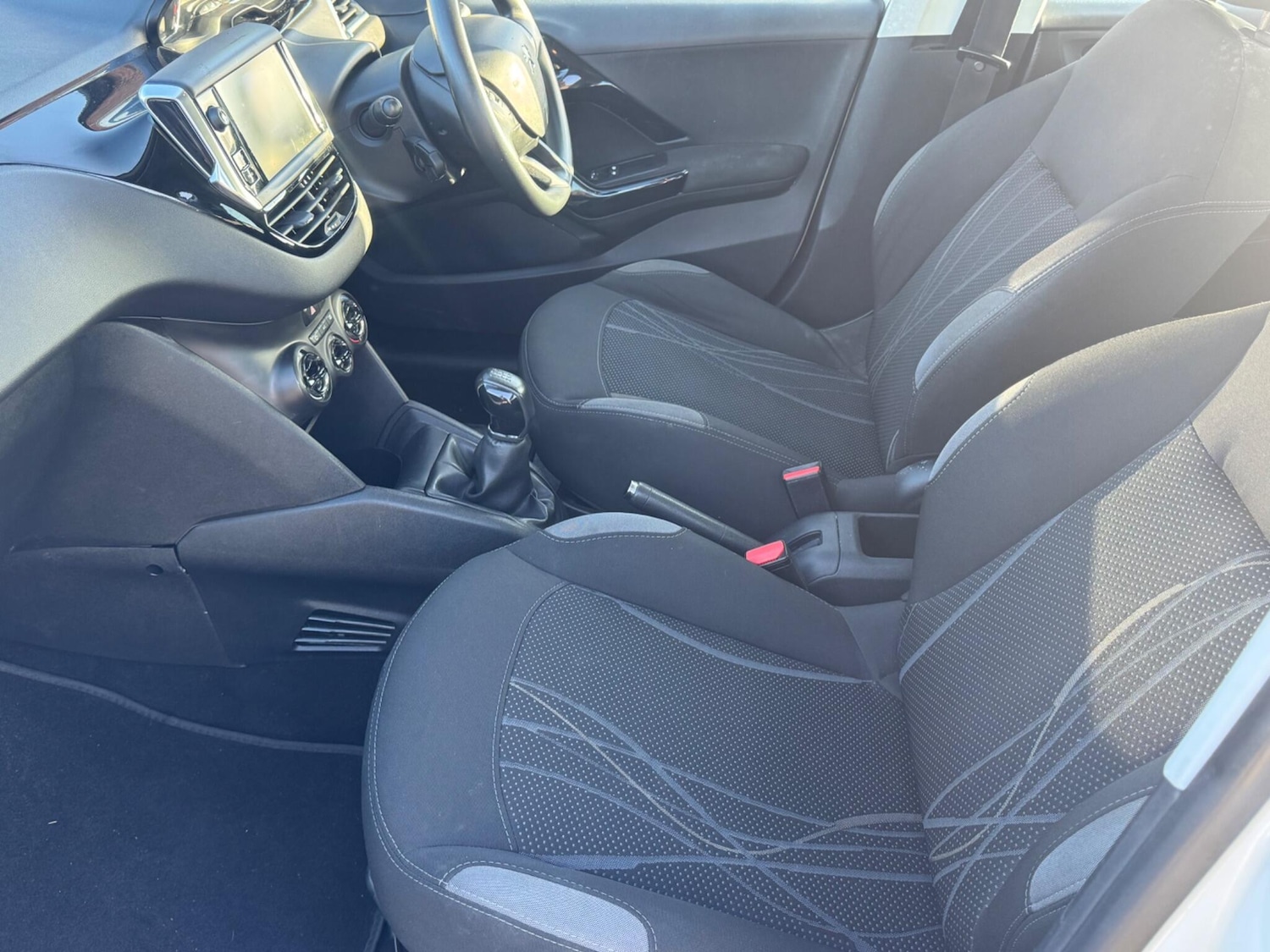 Used Peugeot 208 2014 for sale - 77351383: Photo 18