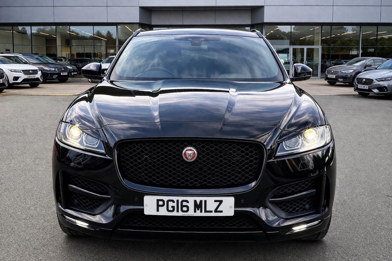 Used Jaguar F-Pace 2016 for sale - 78020381: Photo 2