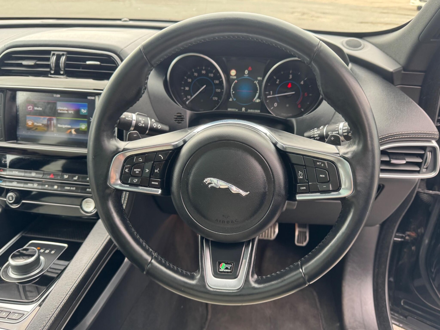 Used Jaguar F-Pace 2016 for sale - 78020381: Photo 9