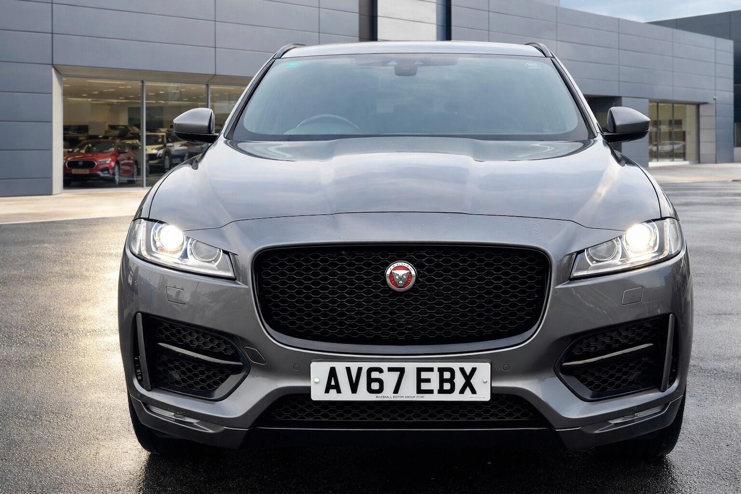 Used Jaguar F-Pace 2017 for sale - 77783777: Photo 2