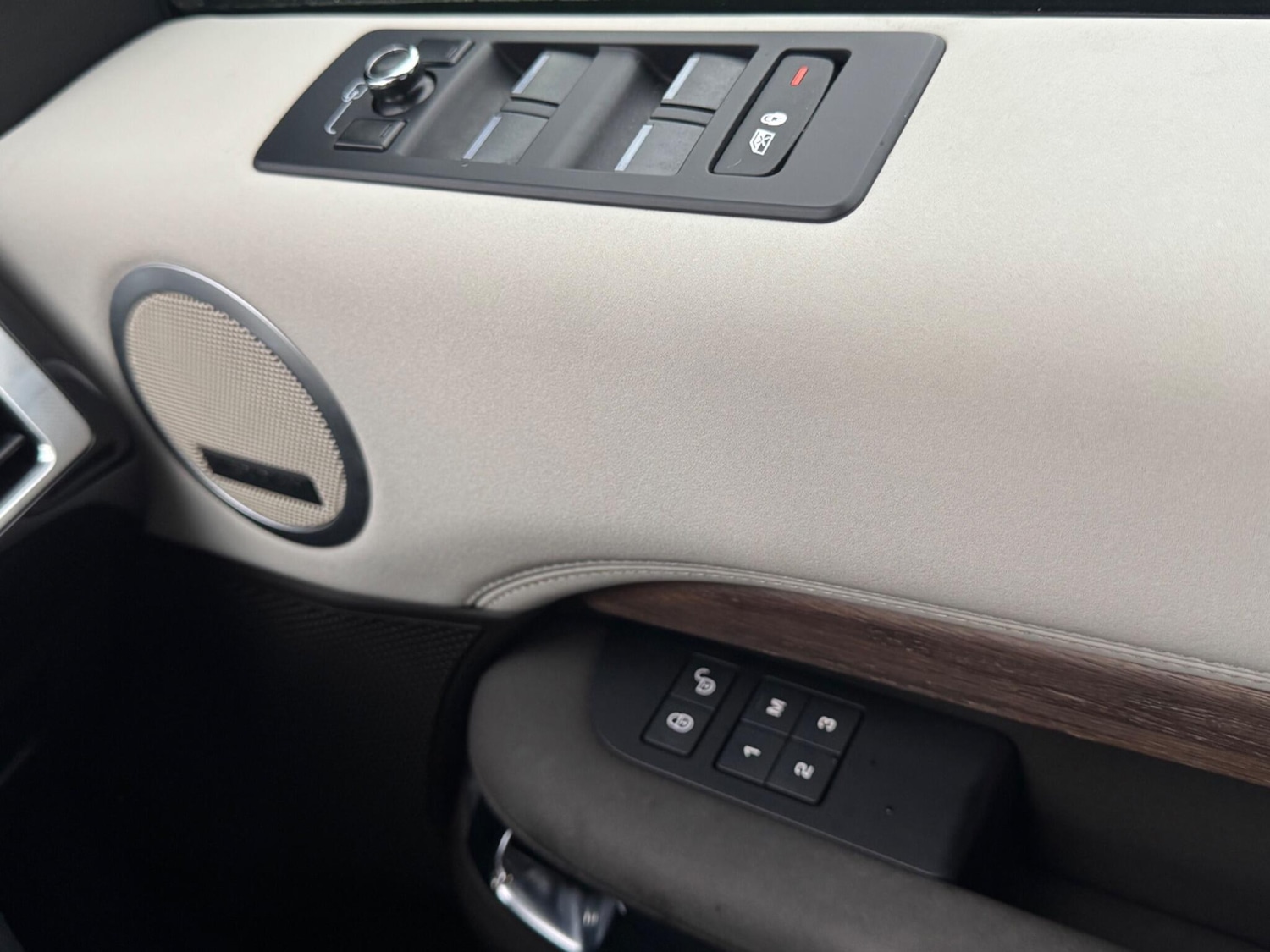 Used Land Rover Discovery 2018 for sale - 77625200: Photo 32