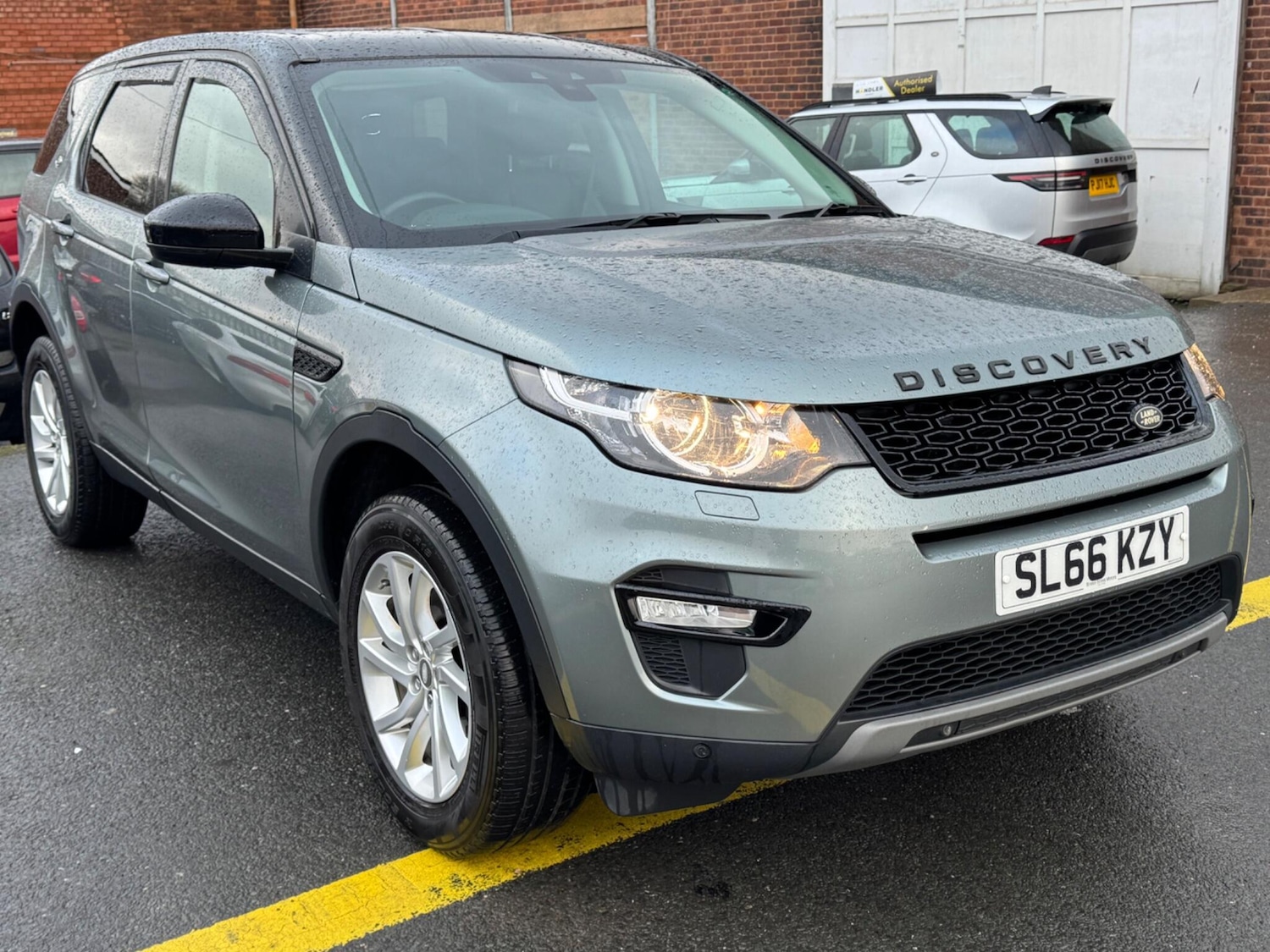 Used Land Rover Discovery Sport 2016 for sale - 77320495: Photo 3