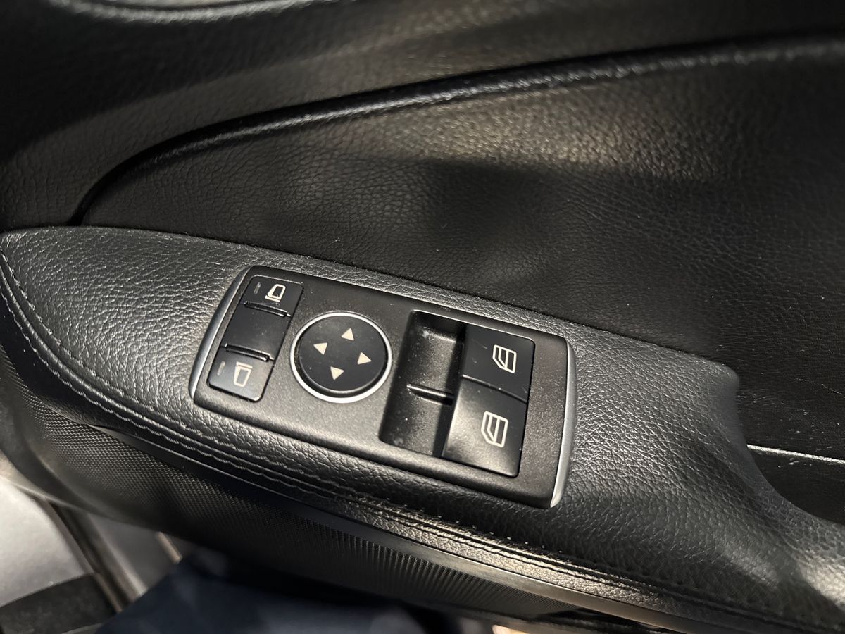 Used Mercedes-Benz SLC 2018 for sale - 76494105: Photo 24