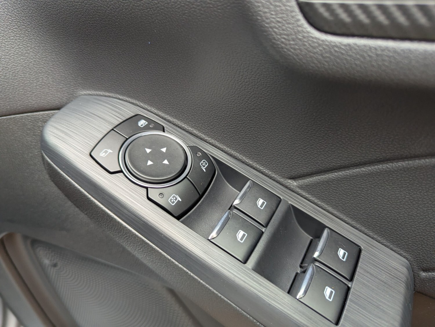 2025 Ford Kuga 2.5 FHEV 4WD ST-Line X 5dr CVT Estate Hybrid Automatic - Picture 18 of 24