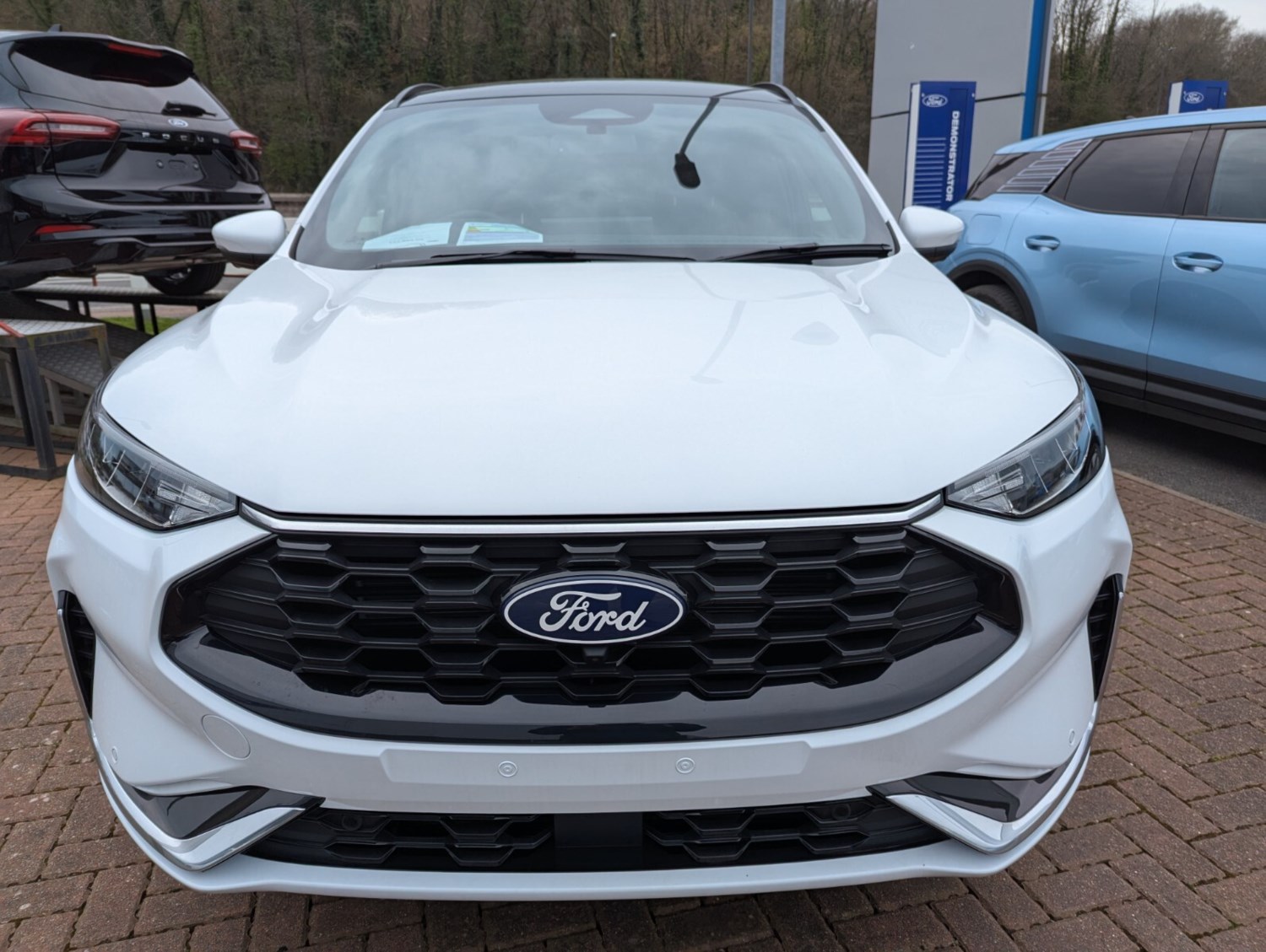 2025 Ford Kuga 2.5 FHEV 4WD ST-Line X 5dr CVT Estate Hybrid Automatic - Picture 2 of 24