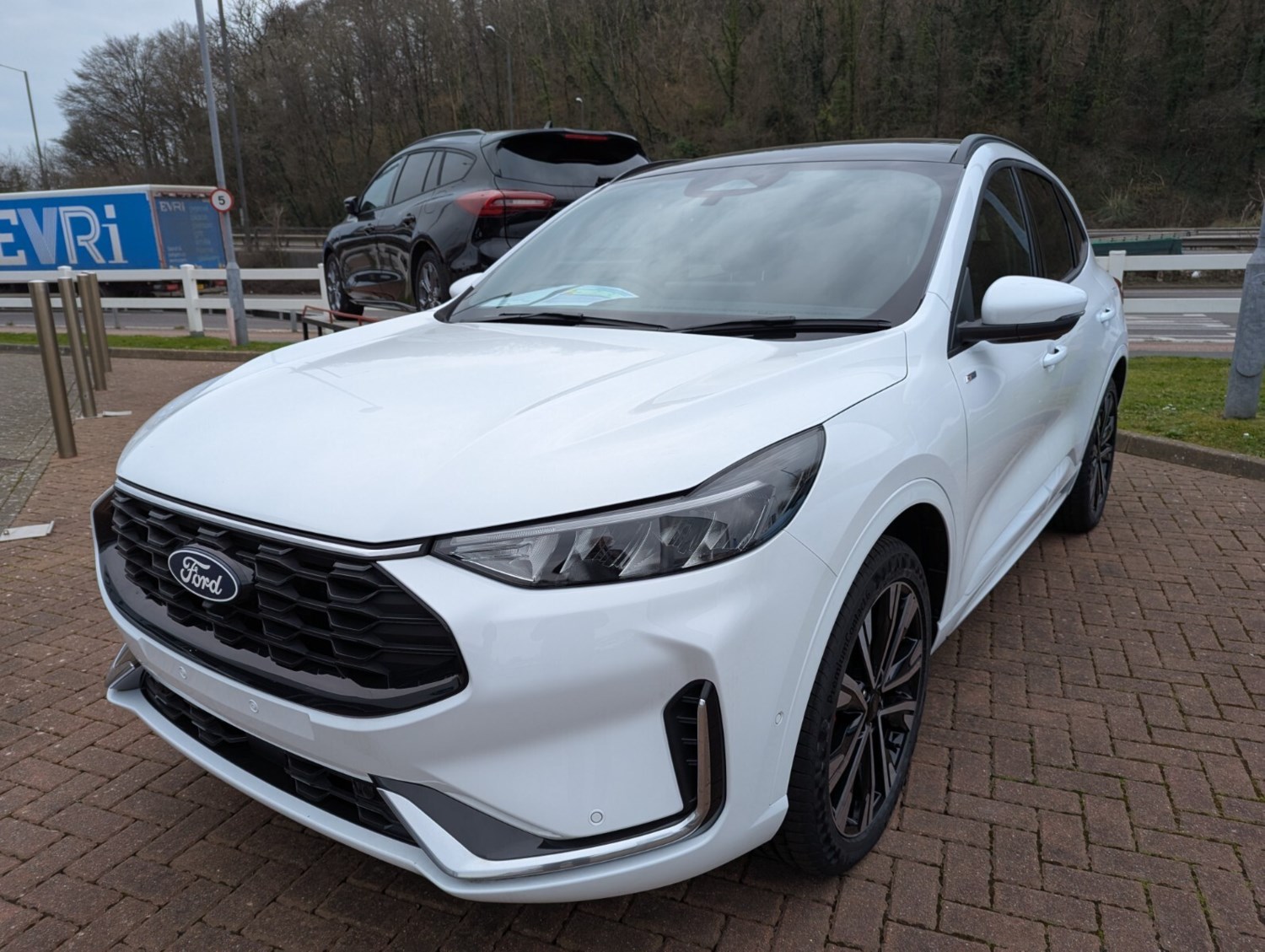 2025 Ford Kuga 2.5 FHEV 4WD ST-Line X 5dr CVT Estate Hybrid Automatic - Picture 3 of 24