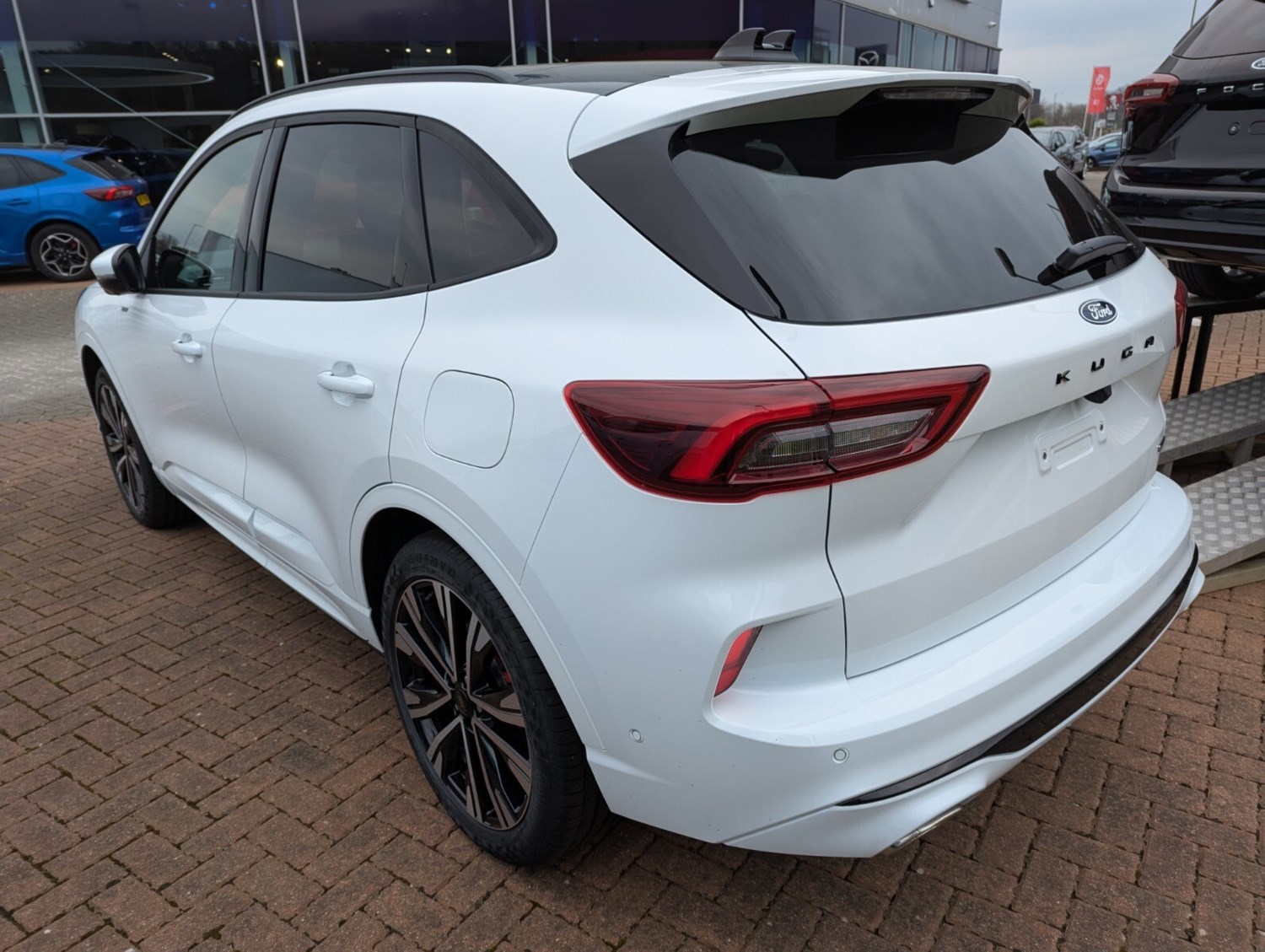 2025 Ford Kuga 2.5 FHEV 4WD ST-Line X 5dr CVT Estate Hybrid Automatic - Picture 5 of 24