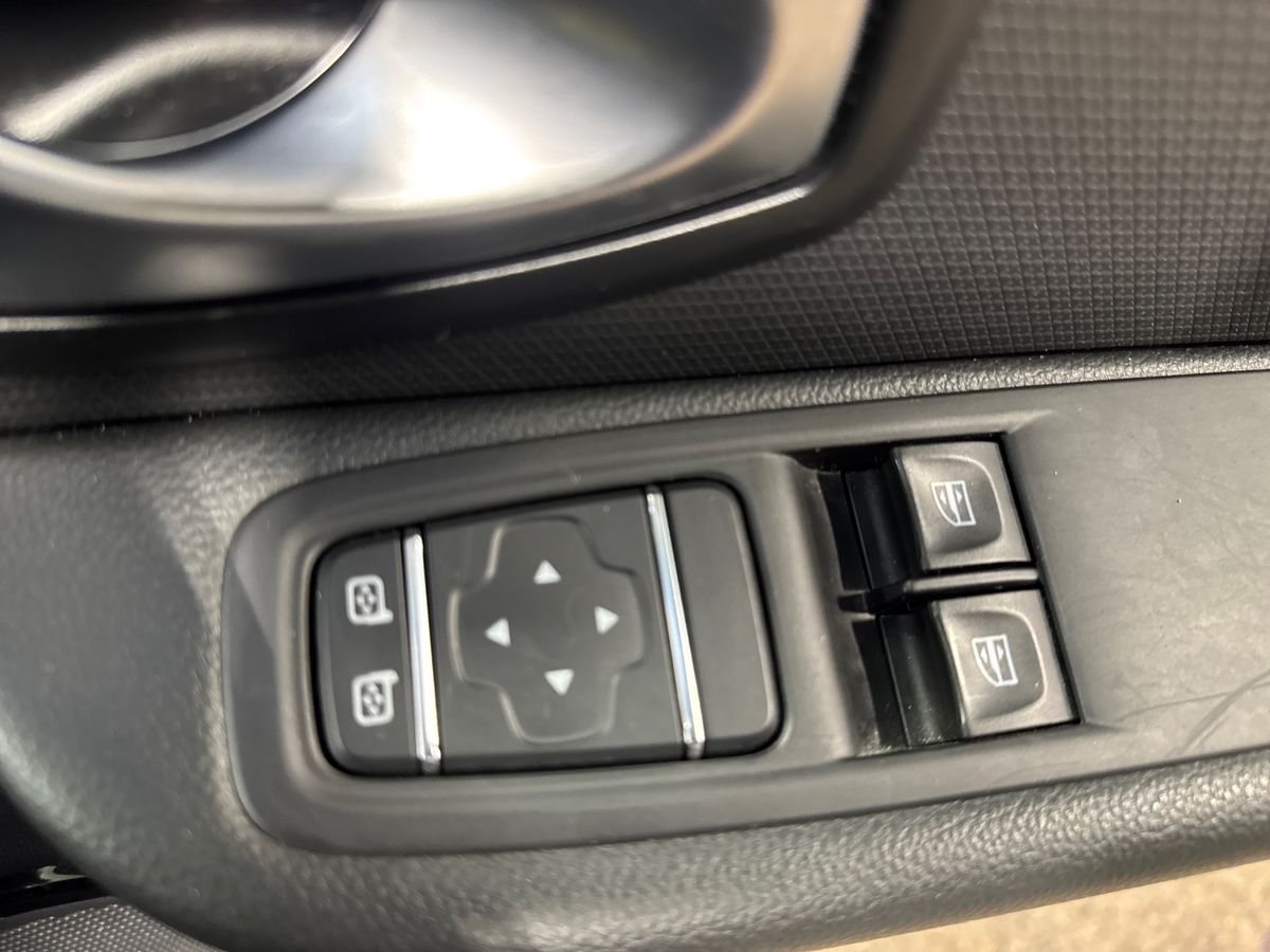 Used Renault Clio 2018 for sale - 77353782: Photo 24