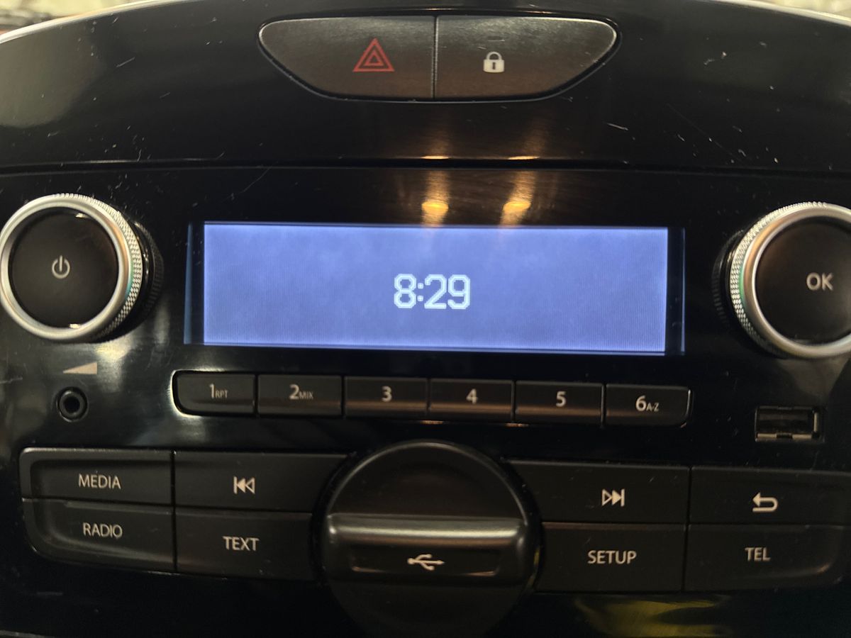 Used Renault Clio 2018 for sale - 77353782: Photo 25