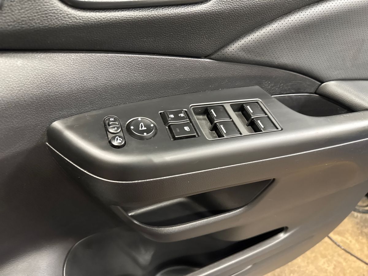 Used Honda CR-V 2017 for sale - 77810141: Photo 24