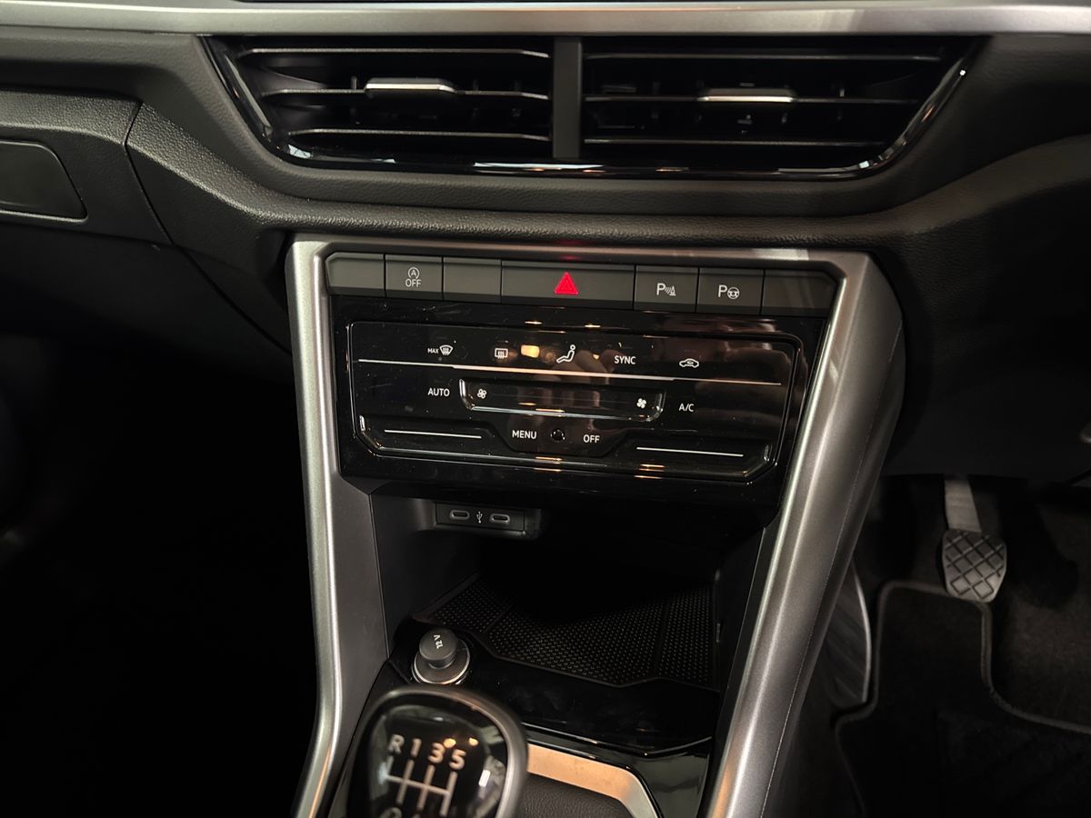 Used Volkswagen T-Roc 2023 for sale - 76999405: Photo 26