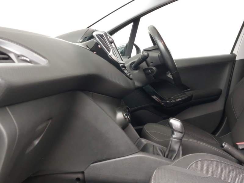 Used Peugeot 208 2017 for sale - 77837914: Photo 5