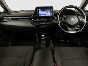 Used Toyota C-HR 2018 for sale - 76983423: Photo