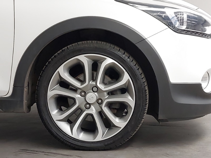 Used Hyundai i20 2016 for sale - 76717909: Photo 9