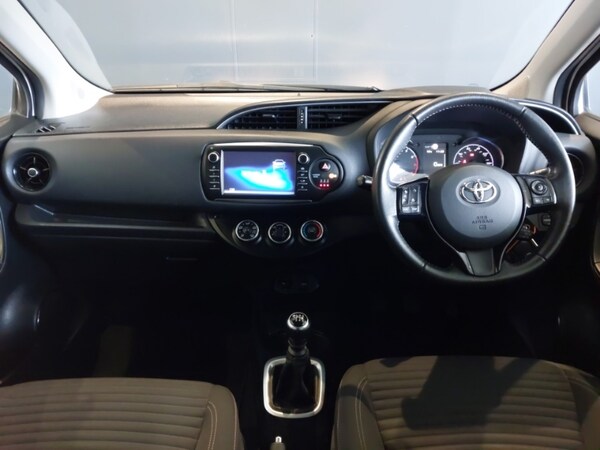 Used Toyota Yaris 2017 for sale - 76204874: Photo 2