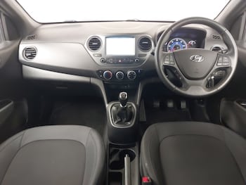 Used Hyundai i10 2018 for sale - 76199301: Photo