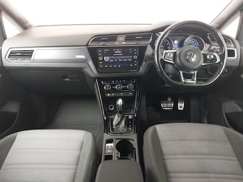 Used Volkswagen Touran 2019 for sale - 76165855: Photo 2