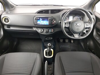 Used Toyota Yaris 2017 for sale - 77947630: Photo