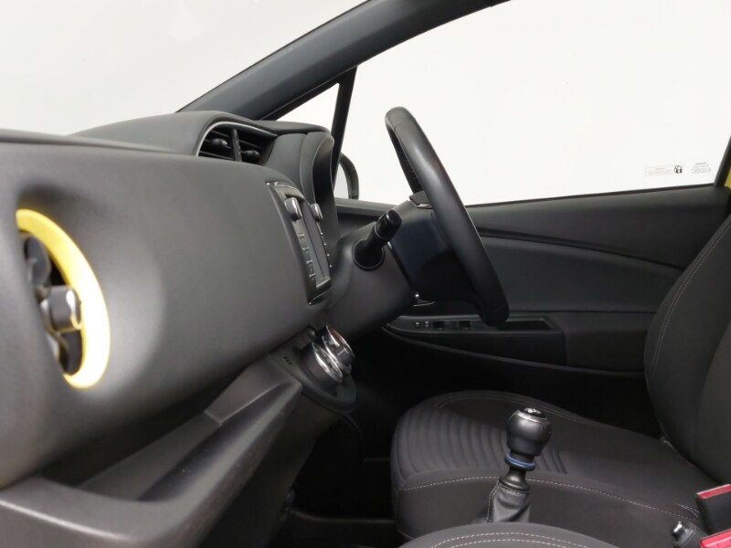 Used Toyota Yaris 2017 for sale - 77947630: Photo 5