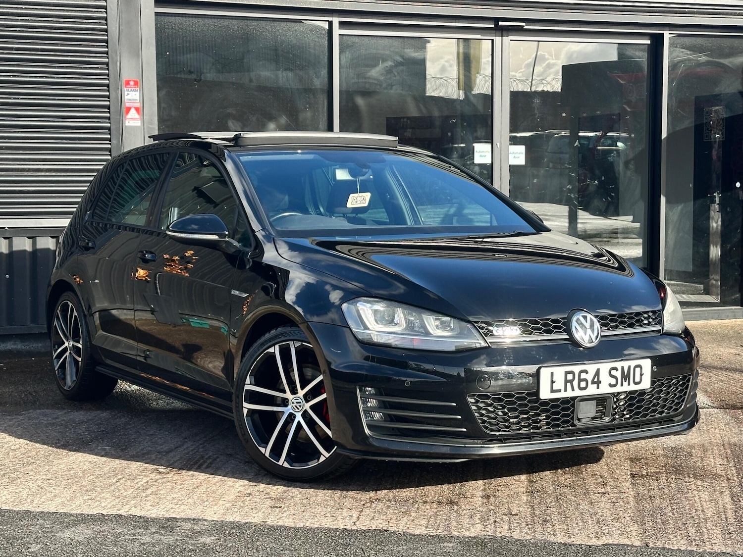 Used Volkswagen Golf 2014 for sale - 76409352: Photo 2