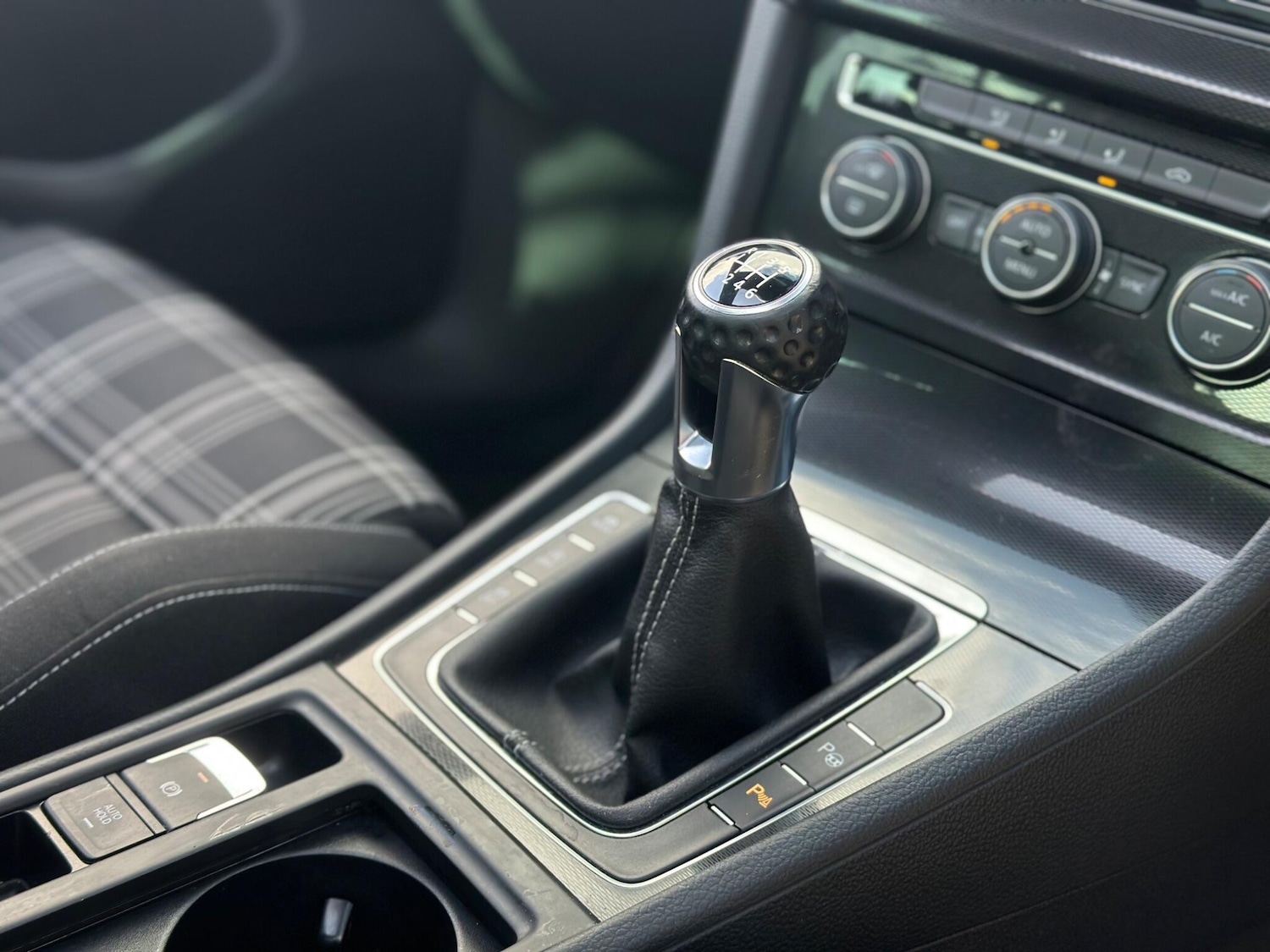 Used Volkswagen Golf 2014 for sale - 76409352: Photo 41