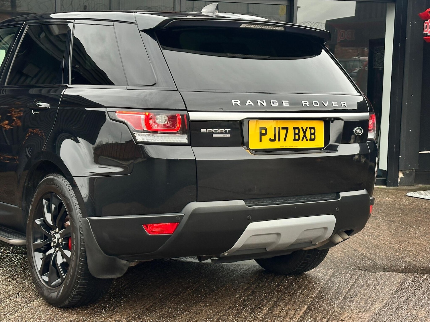 Used Land Rover Range Rover Sport 2017 for sale - 76550892: Photo 16