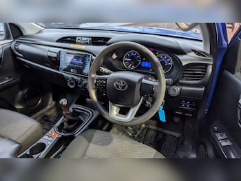 Used Toyota Hilux 2018 for sale - 76203413: Photo