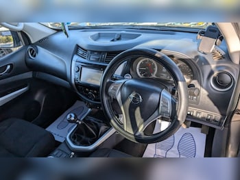 Used Nissan Navara 2017 for sale - 76068752: Photo