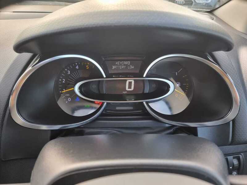 Used Renault Clio 2015 for sale - 76368332: Photo 11