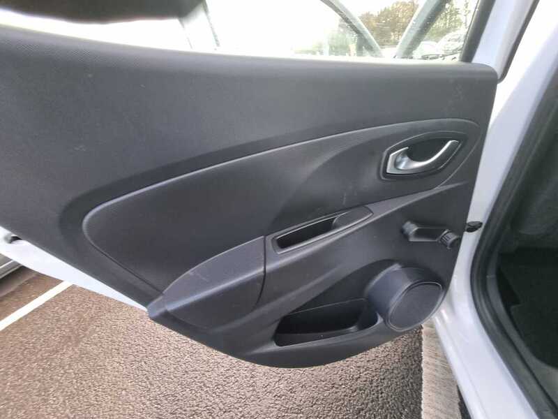 Used Renault Clio 2015 for sale - 76368332: Photo 16